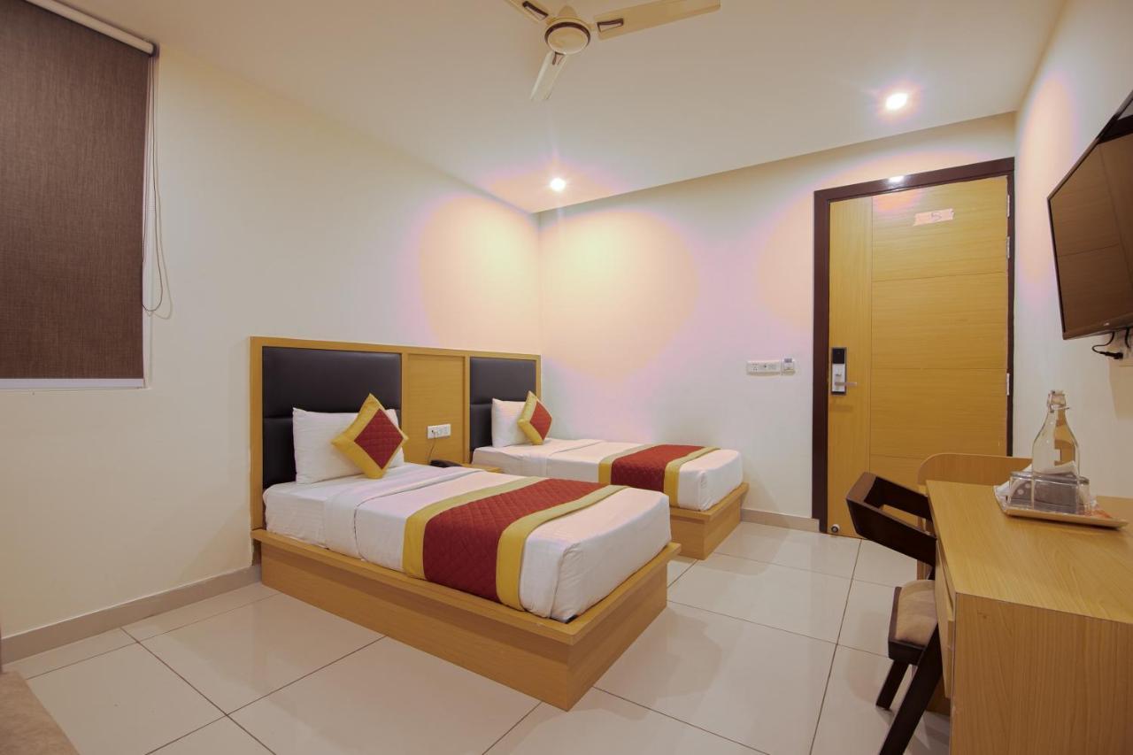 Del By F9 - Near Igi Airport Hotel New Delhi