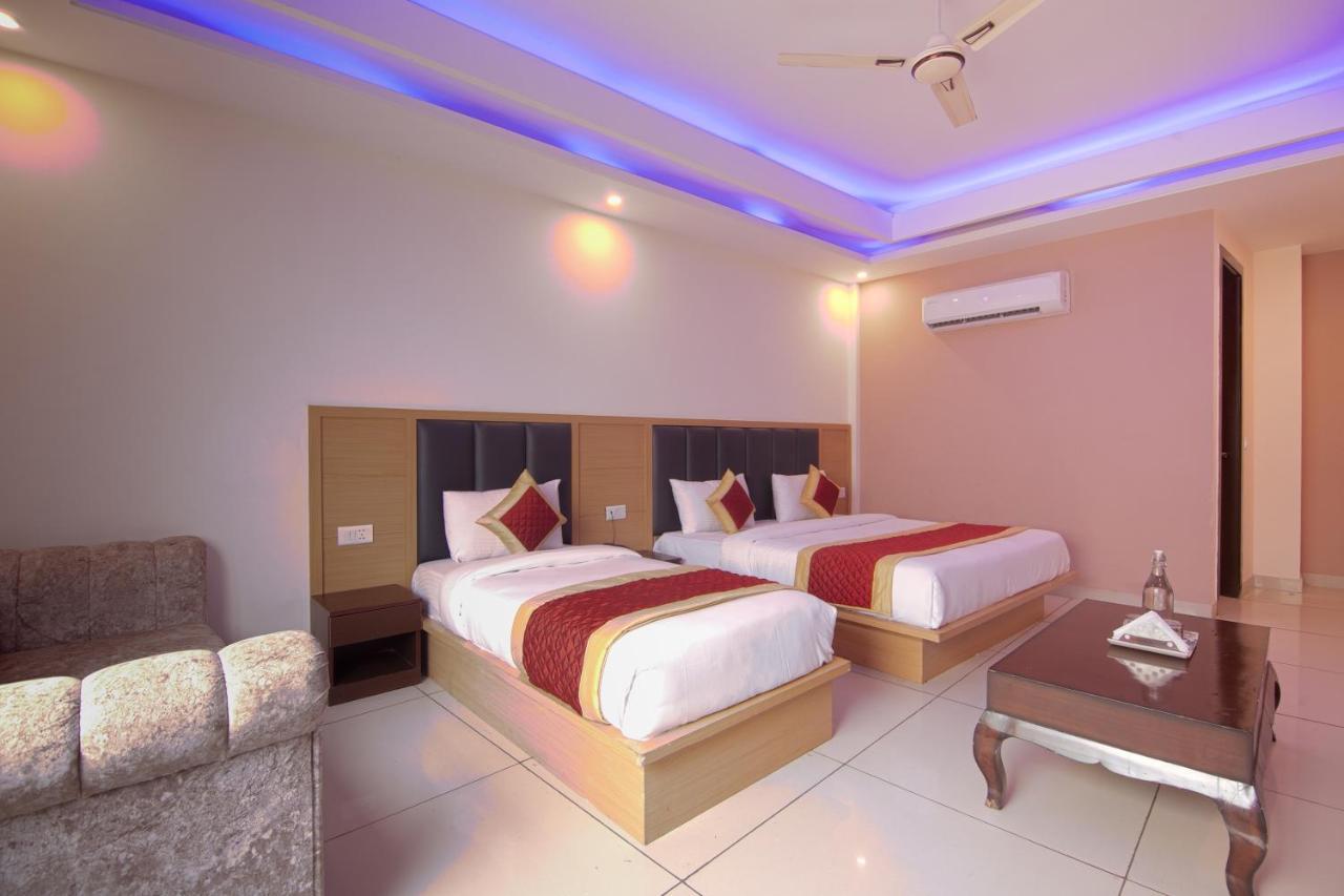 Del By F9 - Near Igi Airport Hotel