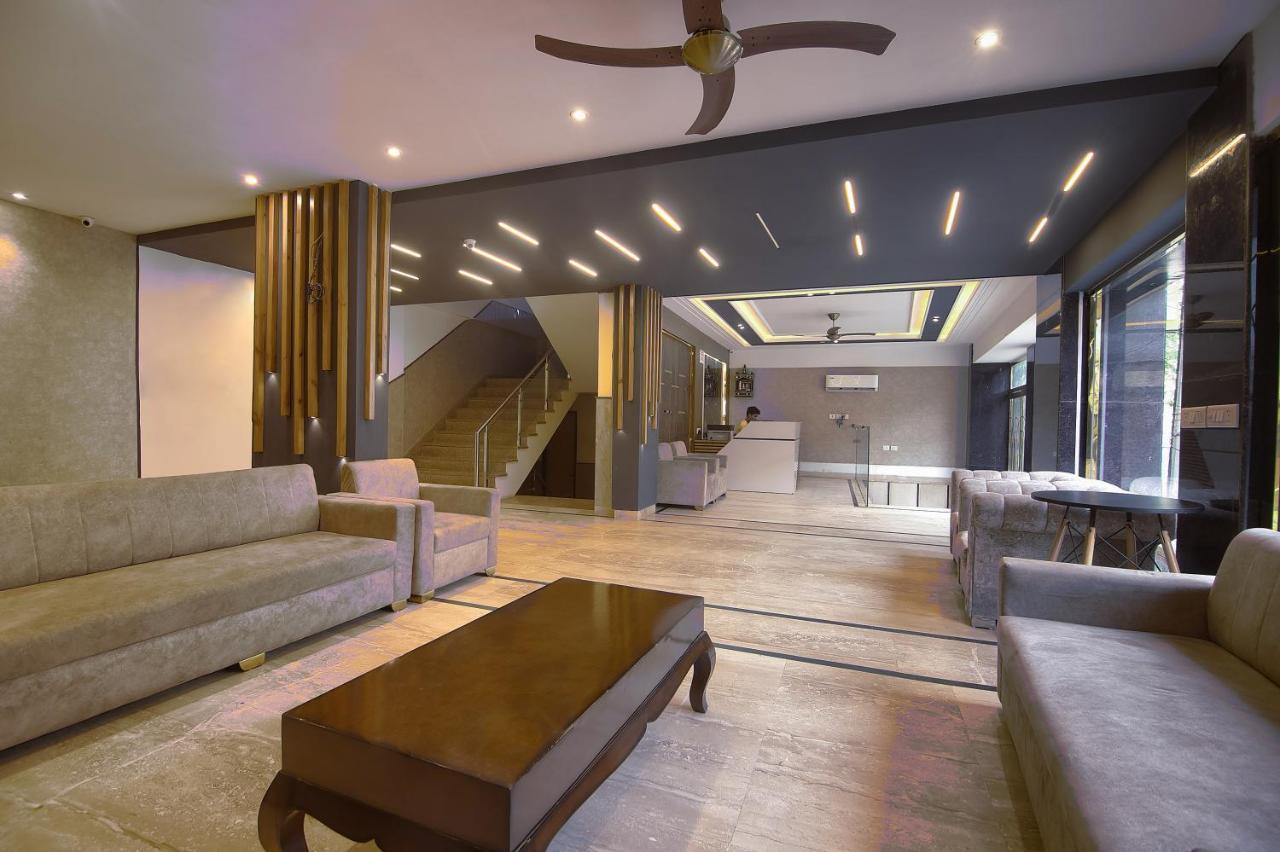 Del By F9 - Near Igi Airport Hotel New Delhi